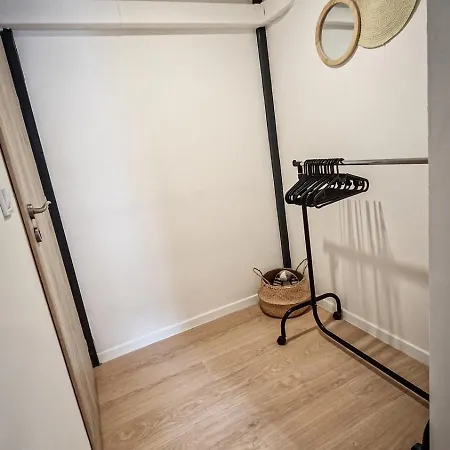 Apartment Red Viking Tiny